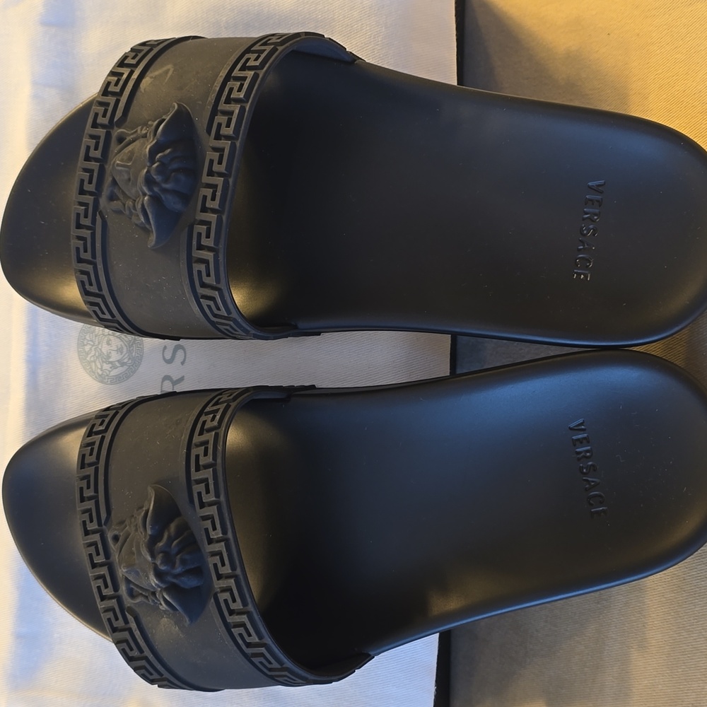 Versace Men's Pool Slide Size 40 - Picture 2 of 5